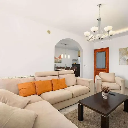 1 Bedroom بيت للعطل Ferenci
