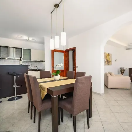 1 Bedroom بيت للعطل