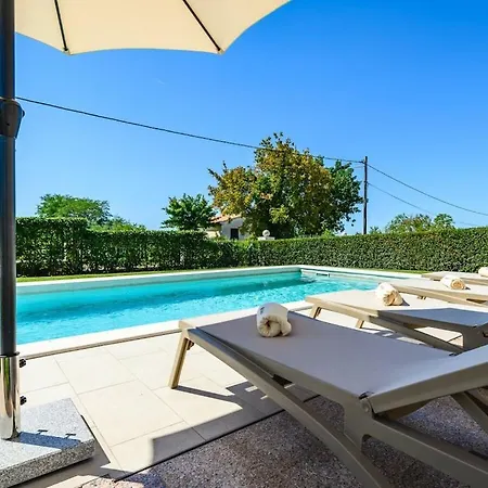 1 Bedroom بيت للعطل *